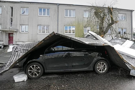 Gió mạnh khiến ít nhất 4 người chết, châu Âu có thể bị tàn phá bởi hàng loạt cơn bão sắp tới