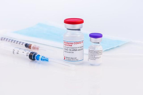 Mỹ xem xét tiêm mũi vắc xin thứ 4, có thể nhắm đến Omicron hoặc dùng công thức mới
