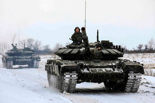 Xe tăng lạ xuất hiện mặt tại đông Ukraine, Trung Quốc lên tiếng về quyết định của Nga