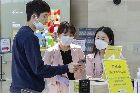 Hàn Quốc có số ca nhiễm COVID tăng dựng đứng, dẫn đầu châu Á với hơn 170 ngàn ca nhiễm mới trong ngày