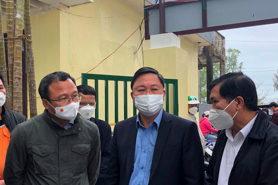 Vụ lật ca nô ở Hội An: Chủ tịch tỉnh Quảng Nam trực tiếp chỉ đạo tìm kiếm