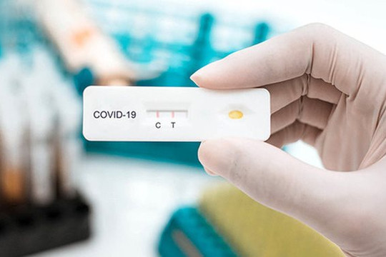 Những sai lầm khi sử dụng kit test nhanh COVID-19 và thuốc điều trị