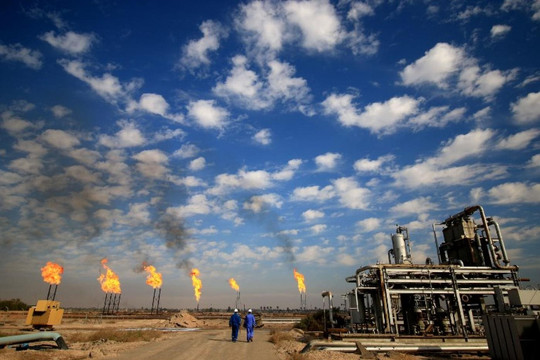 Thế giới ngấm đòn căng thẳng giữa Nga và Mỹ: Giá dầu lại vọt lên mức trên 100 USD/thùng 