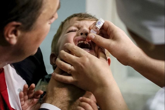 Nguồn cung y tế quan trọng cạn kiệt, Ukraine sợ bùng dịch bại liệt, nhiều bệnh nhân HIV lâm nguy