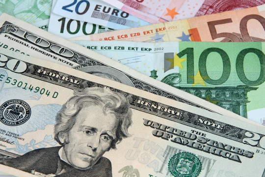 Vì sao USD vẫn thống trị, euro bị bán phá giá sau khi Nga tấn công Ukraine?