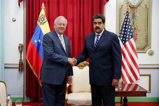 Giá dầu tăng vọt, Mỹ tìm đến Venezuela cùng phần quà vừa lấy từ Nga