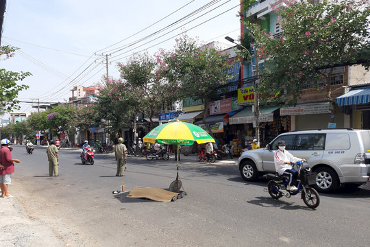 Bảo vệ Trung tâm Kiểm soát bệnh tật tỉnh Tiền Giang rơi từ sân thượng xuống đất tử vong