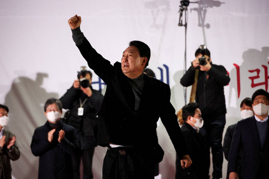 Tổng thống đắc cử của Hàn Quốc là người đã góp công trong việc truy tố 2 cựu tổng thống