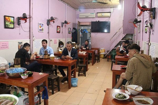 Hà Nội cho phép quán ăn, nhà hàng hoạt động sau 21 giờ