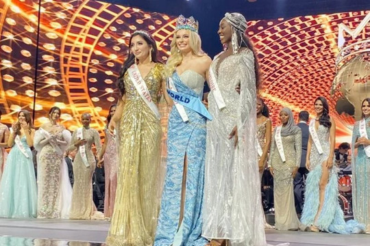 Đỗ Thị Hà được xướng tên đầu tiên vào top 12 chung kết cuộc thi Hoa hậu Thế giới