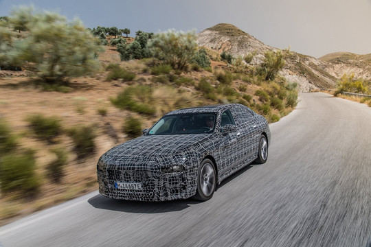 Những hình ảnh mới nhất BMW i7, chiếc sedan thuần điện đi được 490 km mỗi lần sạc