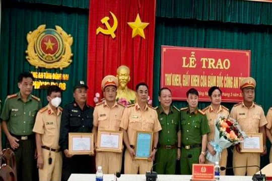Đồng Nai: Khen thưởng 4 cán bộ chiến sĩ CSGT bắt bọn kẻ cướp hung hãn