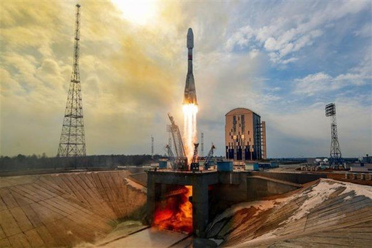 Bị Nga từ chối phóng thêm chòm sao vệ tinh internet, OneWeb của Anh bắt tay với SpaceX