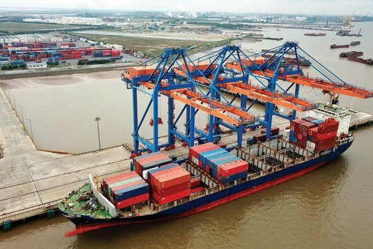 TP.HCM chính thức thu phí sử dụng hạ tầng cảng biển từ ngày 1.4