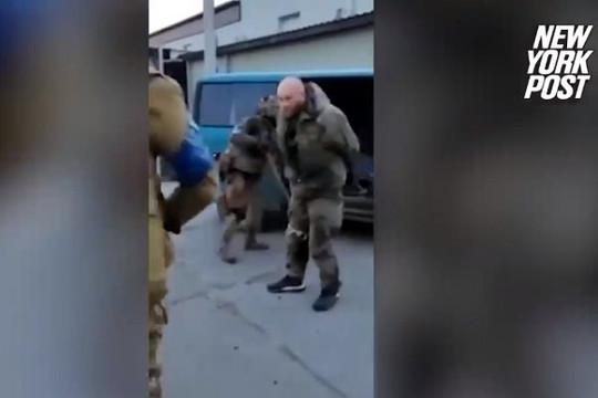 Ukraine điều tra đoạn phim tra tấn tù binh, Nga yêu cầu xử lý người tham gia