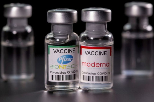 FDA cho tiêm mũi vắc xin Pfizer/Moderna thứ 4, chính phủ Mỹ cạn kiệt kinh phí ứng phó đại dịch 