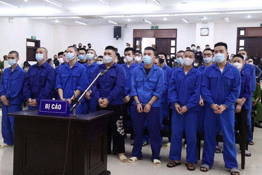 Nhóm thanh niên lĩnh án tù sau vụ hỗn chiến trên phố ở Hà Nội