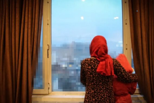 Phụ nữ Afghanistan phải bán dâm, bán con vì nghèo đói