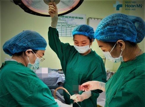Cà Mau: Cấp cứu thành công bệnh nhân mắc u nang buồng trứng kèm u xơ tử cung