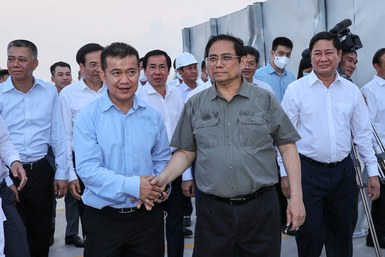 Thủ tướng khảo sát một số công trình, dự án lớn tại Ninh Thuận