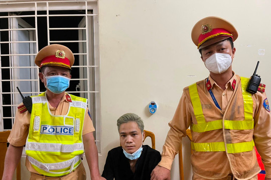 Quảng Bình: CSGT bắt giữ nghi phạm liên quan vụ án mạng đang bỏ trốn