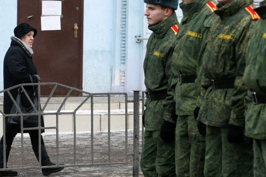 Ukraine thừa nhận đã mất gần hết Luhansk, Nga thông báo "giải phóng thành công Mariupol"