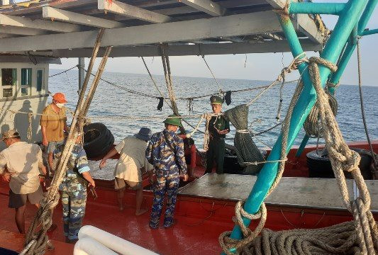 Kiên Giang: Bắt tàu chở 20.000 lít dầu không rõ nguồn gốc