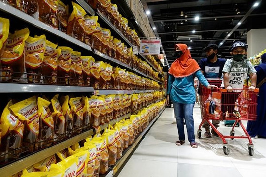 Lệnh cấm xuất khẩu của Indonesia khiến lạm phát toàn cầu thêm trầm trọng
