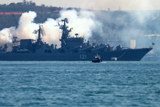 Nga thừa nhận 1 tử vong, 27 mất tích trên soái hạm Moscow, Ukraine nói tàu trúng tên lửa Thủy Tề