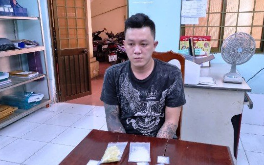 Kiên Giang: Bắt thanh niên tàng trữ 35 bịch ma túy và 70 viên thuốc lắc 