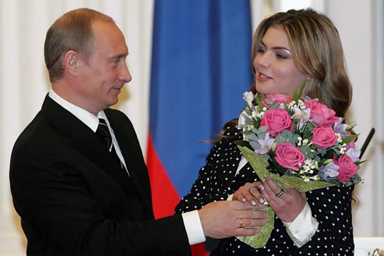 Mỹ phải bỏ trừng phạt với một người đẹp Nga vì sợ ảnh hưởng tới đàm phán tại Ukraine