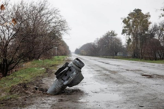 Nhiều tên lửa và bom mìn chưa nổ vẫn còn hiện diện tại Ukraine