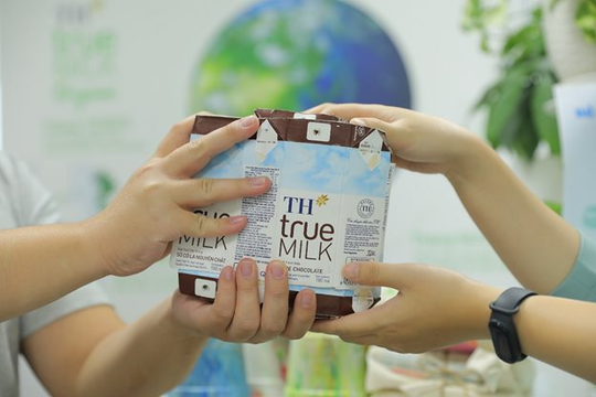 Thu gom, tái chế vỏ hộp sữa: Việc tử tế gieo mầm lối sống xanh