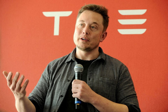Elon Musk bán cổ phiếu Tesla 4 tỉ USD, muốn giảm lương CEO Twitter và kiếm tiền từ tweet