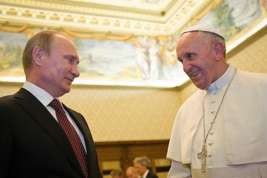 Giáo hoàng cho rằng NATO kích động Nga tiến quân vào Ukraine, từ chối thăm Kyiv và muốn tới Moscow trước tiên
