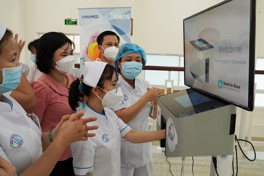 Bệnh viện Chợ Rẫy tuân thủ nghiêm túc việc vệ sinh tay để chống nhiễm khuẩn