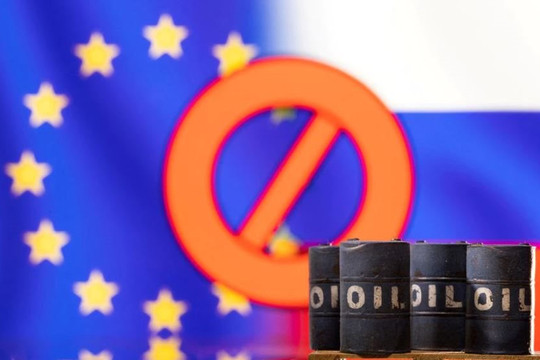 EU điều chỉnh kế hoạch cấm nhập dầu từ Nga khi Hungary và Slovakia phản đối