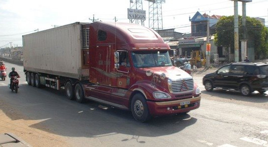 TP.HCM: Tăng cường kiểm tra xe tải, xe bồn, xe container