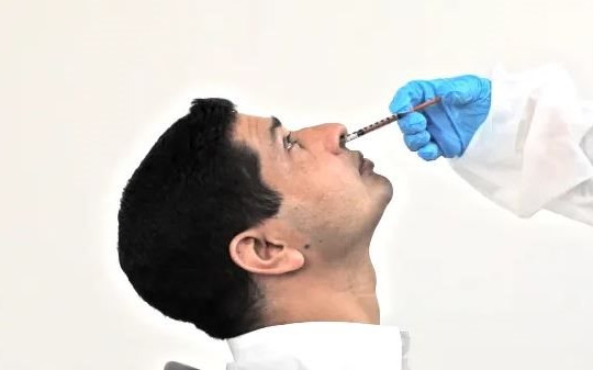 Vắc xin xịt mũi 30 cent/liều có tiềm năng ngăn nhiễm SARS-CoV-2 được phát triển thế nào?