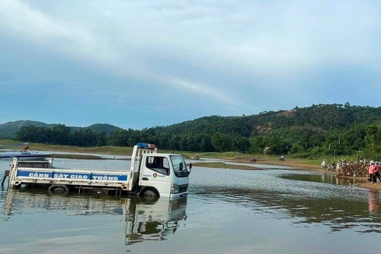 Vụ chìm xuồng trên hồ Đa Tôn: Đã tìm thấy 2 thi thể người mất tích