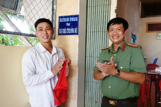 Công an tỉnh An Giang trao tặng 5 căn nhà 'Nghĩa tình đồng đội'