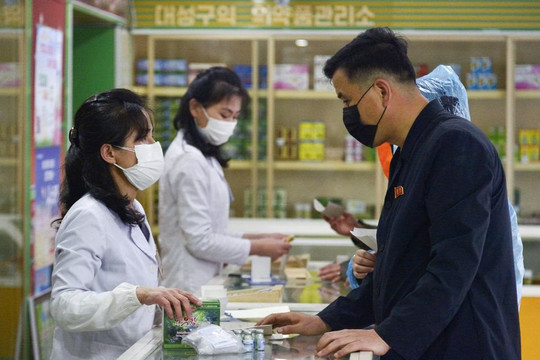 Triều Tiên gặp trở ngại từ việc bảo quản, vận chuyển đến tiêm phòng COVID-19 nếu nhận vắc xin Pfizer/Moderna
