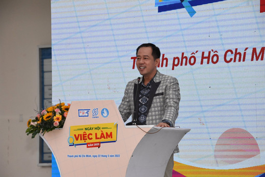 Đại học Sư phạm TP.HCM trao giải thưởng đặc biệt cho Huỳnh Như