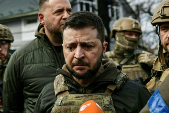 Báo Anh: Tổng thống Zelensky bị giới quân sự Ukraine ép vào con đường chiến tranh