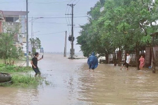 Nhiều tỉnh miền Bắc thiệt hại vì mưa lũ kéo dài

