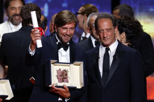 'Triangle of Sadness' đoạt Cành cọ vàng tại Liên hoan phim Cannes 2022