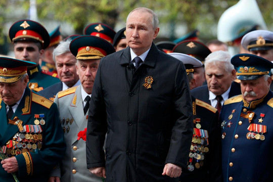 Vì sao Hội sĩ quan toàn Nga từ phản đối lại chuyển sang ủng hộ Điện Kremlin động binh với Ukraine?