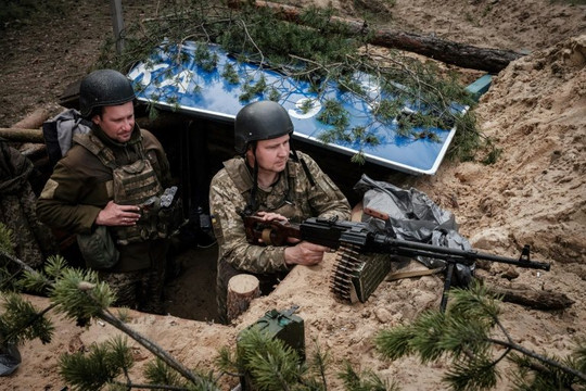 Ukraine gắng cầm cự với Nga tại Donbas để chờ vũ khí Mỹ viện trợ