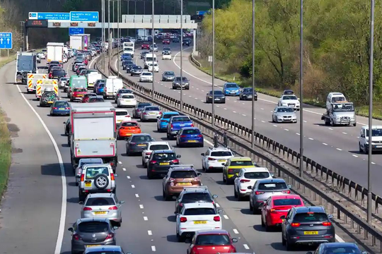 Lốp xe gây ô nhiễm gấp gần 2.000 lần khí thải ô tô
