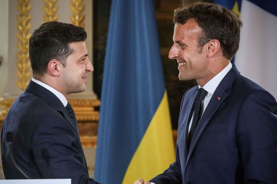 Sau khi làm Tổng thống Đức bẽ bàng, Ukraine lại làm Tổng thống Pháp mất mặt